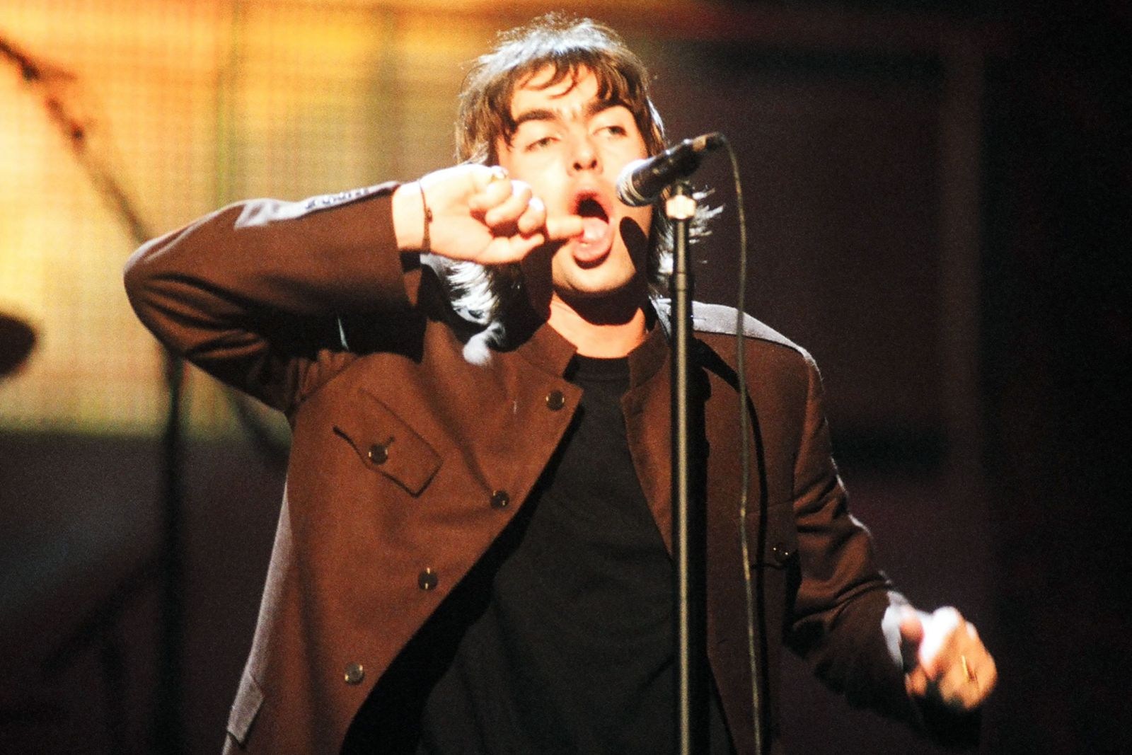 30 лет назад: Oasis устроили хаотичное выступление на премии MTV VMA